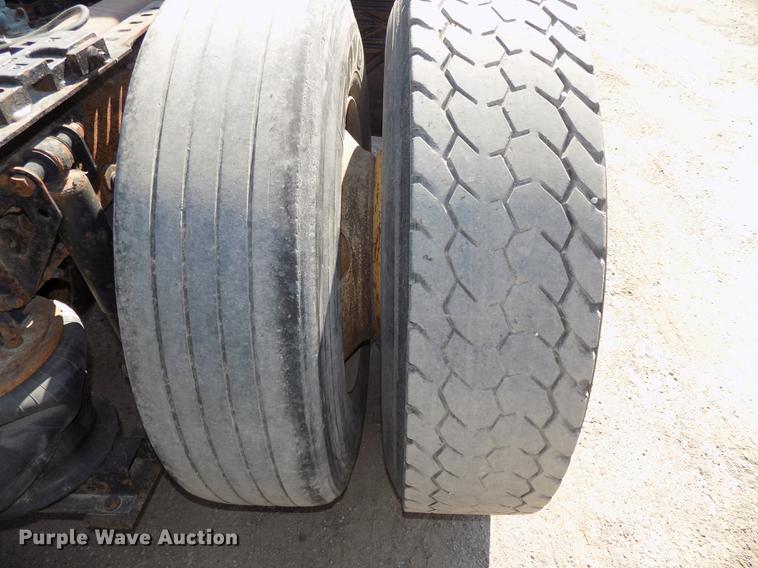 image for item DB8607 2000 Volvo VN semi truck