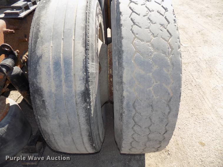 image for item DB8607 2000 Volvo VN semi truck