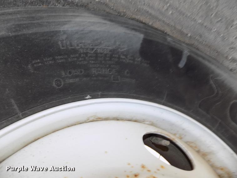 image for item DB8607 2000 Volvo VN semi truck