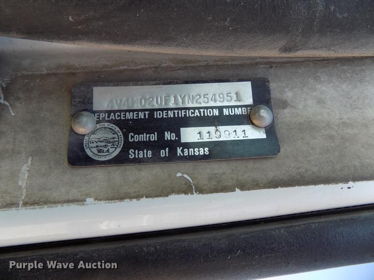 image for item DB8607 2000 Volvo VN semi truck