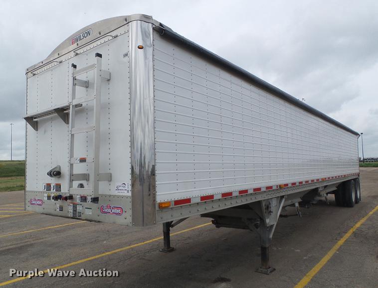 image for item DD5879 2016 Wilson DWH-550 double hopper bottom grain trailer