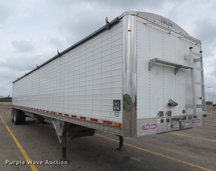 image for item DD5879 2016 Wilson DWH-550 double hopper bottom grain trailer