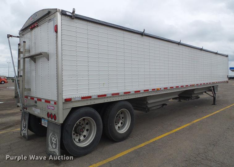 image for item DD5879 2016 Wilson DWH-550 double hopper bottom grain trailer