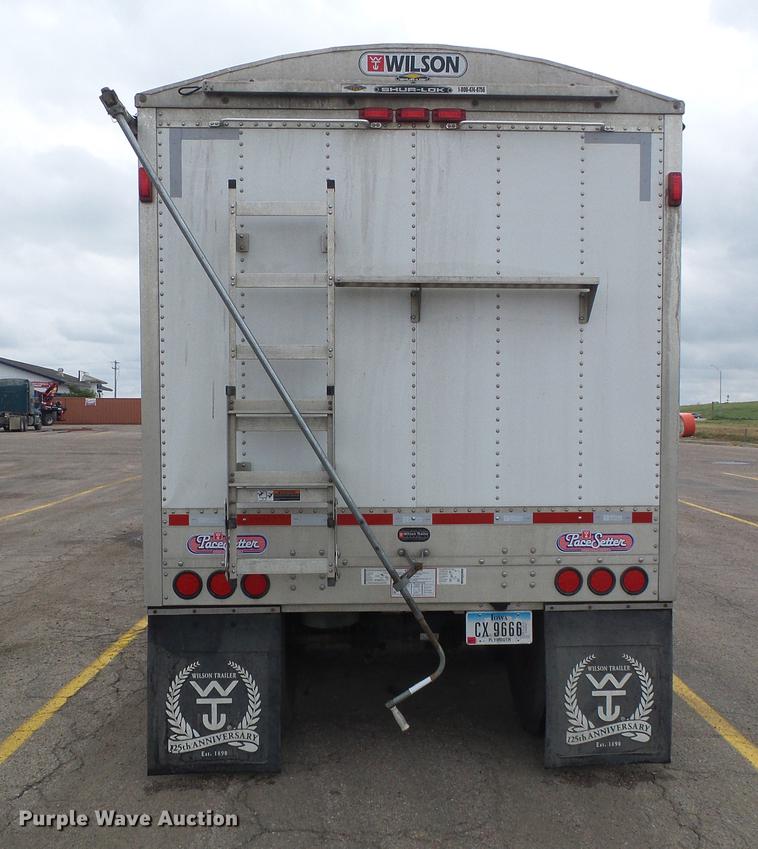 image for item DD5879 2016 Wilson DWH-550 double hopper bottom grain trailer