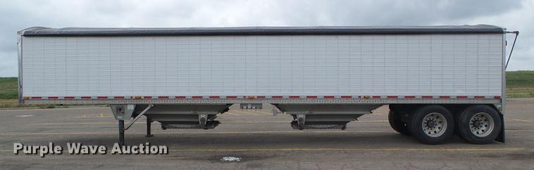 image for item DD5879 2016 Wilson DWH-550 double hopper bottom grain trailer