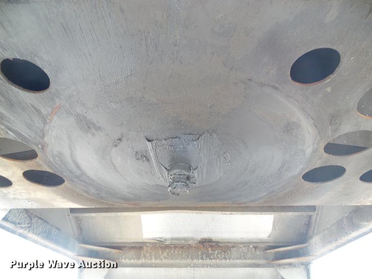 image for item DD5879 2016 Wilson DWH-550 double hopper bottom grain trailer