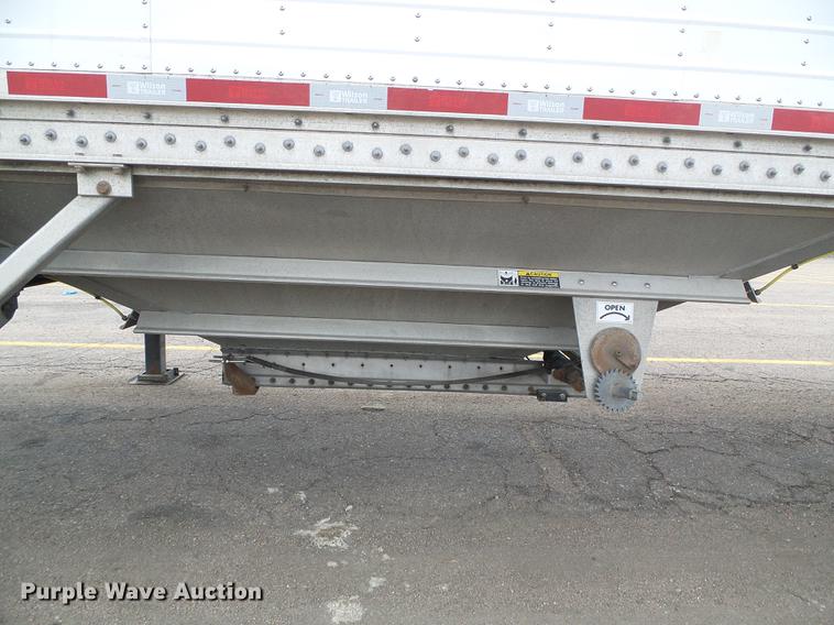 image for item DD5879 2016 Wilson DWH-550 double hopper bottom grain trailer