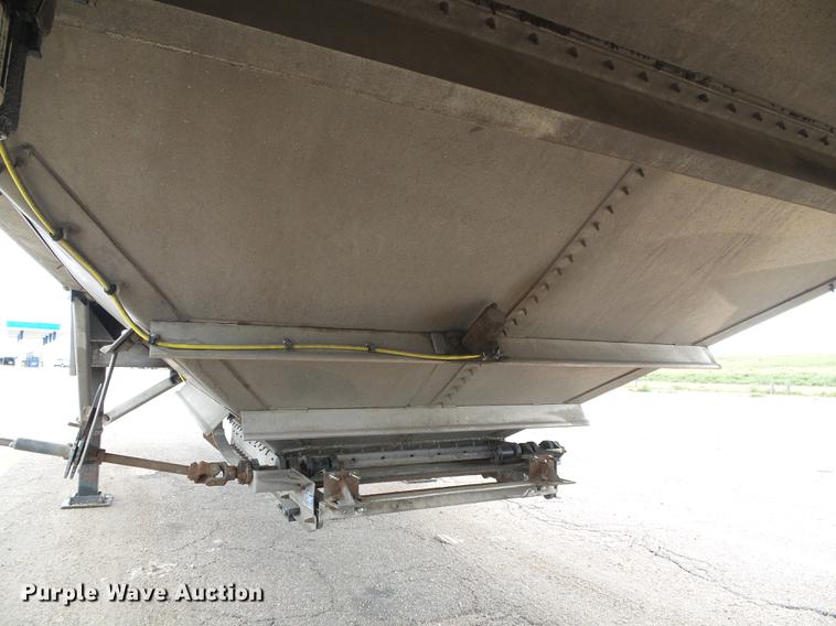 image for item DD5879 2016 Wilson DWH-550 double hopper bottom grain trailer