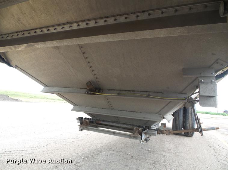 image for item DD5879 2016 Wilson DWH-550 double hopper bottom grain trailer