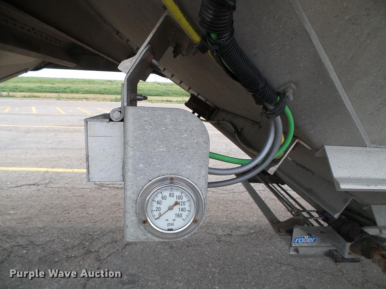 image for item DD5879 2016 Wilson DWH-550 double hopper bottom grain trailer