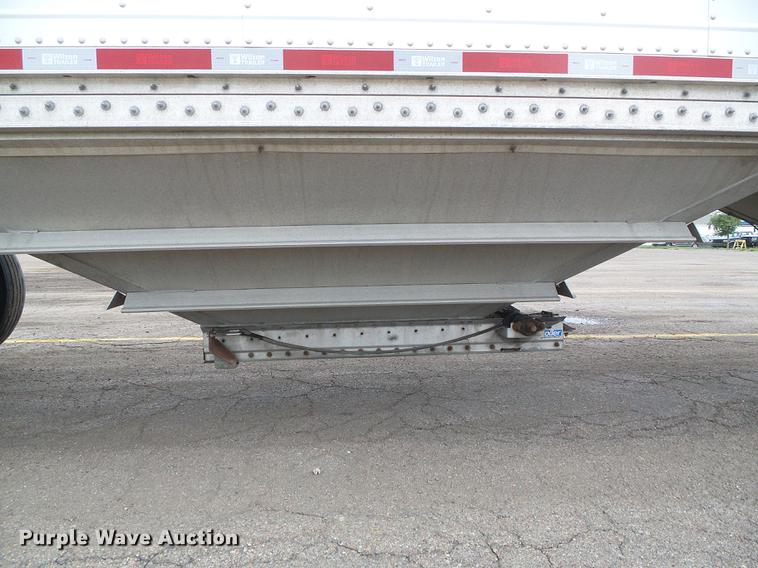 image for item DD5879 2016 Wilson DWH-550 double hopper bottom grain trailer