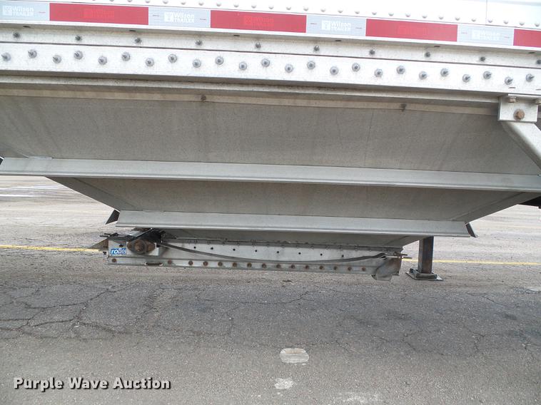 image for item DD5879 2016 Wilson DWH-550 double hopper bottom grain trailer