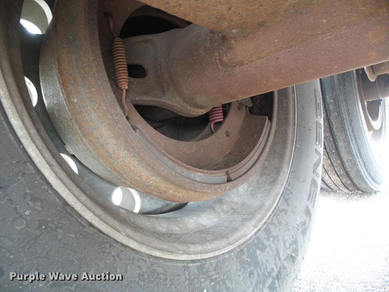 image for item DD5879 2016 Wilson DWH-550 double hopper bottom grain trailer