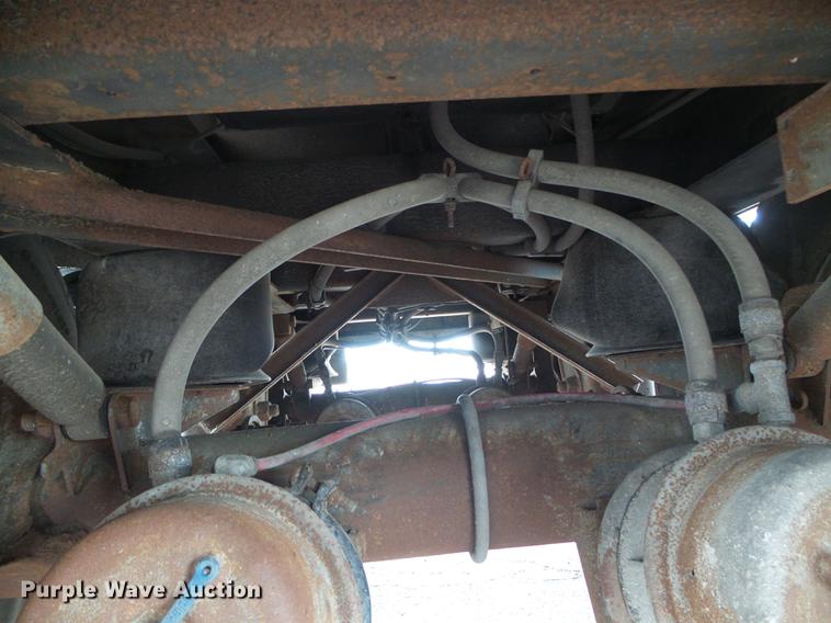 image for item DD5879 2016 Wilson DWH-550 double hopper bottom grain trailer