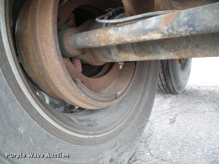 image for item DD5879 2016 Wilson DWH-550 double hopper bottom grain trailer