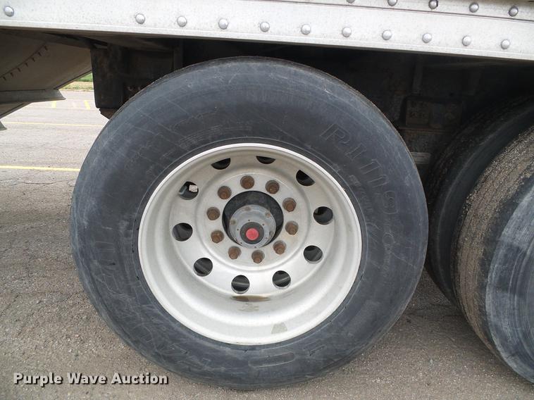 image for item DD5879 2016 Wilson DWH-550 double hopper bottom grain trailer