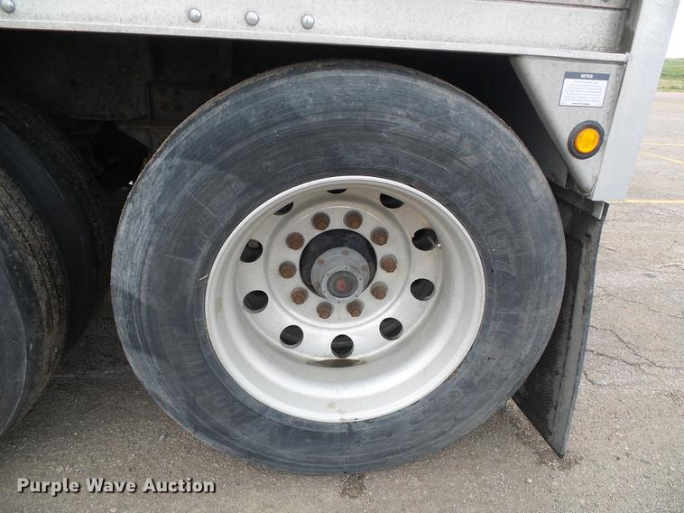 image for item DD5879 2016 Wilson DWH-550 double hopper bottom grain trailer