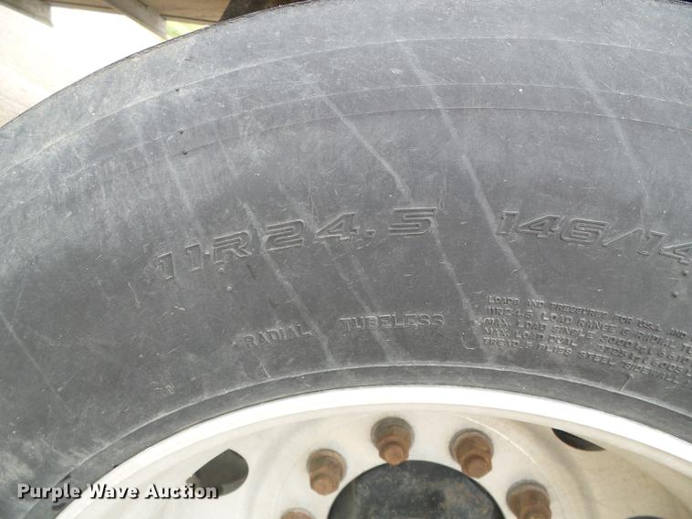 image for item DD5879 2016 Wilson DWH-550 double hopper bottom grain trailer