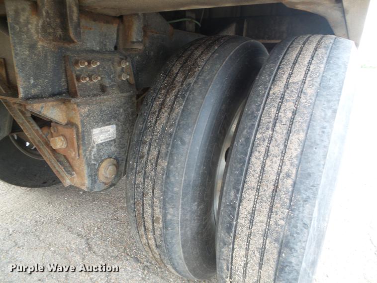 image for item DD5879 2016 Wilson DWH-550 double hopper bottom grain trailer