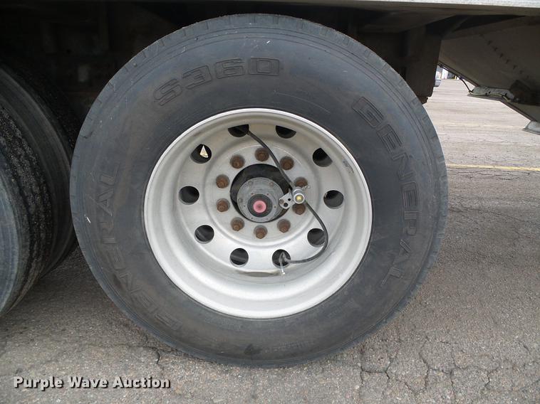 image for item DD5879 2016 Wilson DWH-550 double hopper bottom grain trailer