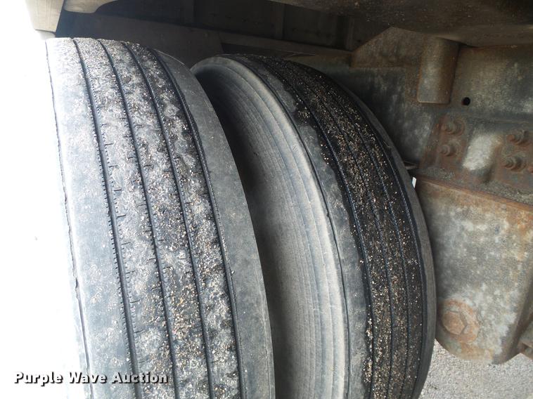 image for item DD5879 2016 Wilson DWH-550 double hopper bottom grain trailer