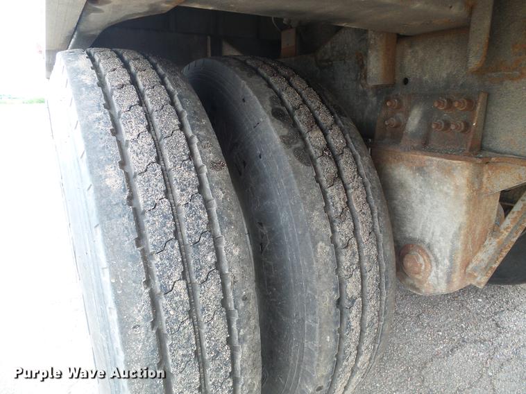 image for item DD5879 2016 Wilson DWH-550 double hopper bottom grain trailer