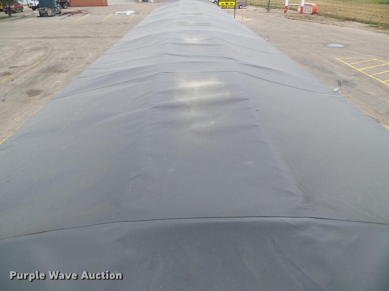 image for item DD5879 2016 Wilson DWH-550 double hopper bottom grain trailer