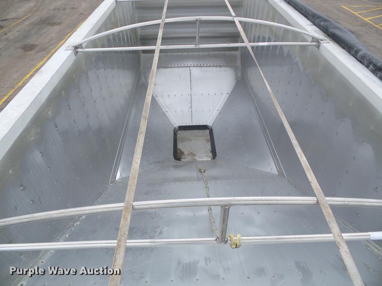 image for item DD5879 2016 Wilson DWH-550 double hopper bottom grain trailer