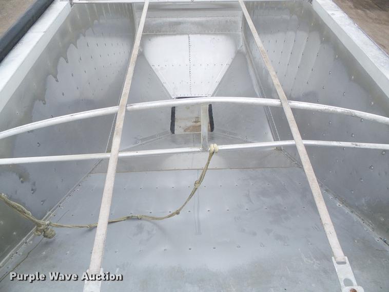 image for item DD5879 2016 Wilson DWH-550 double hopper bottom grain trailer