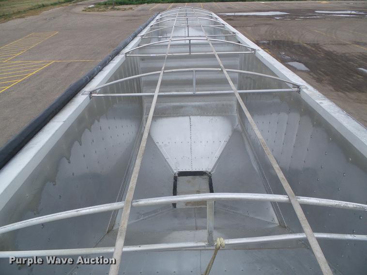 image for item DD5879 2016 Wilson DWH-550 double hopper bottom grain trailer