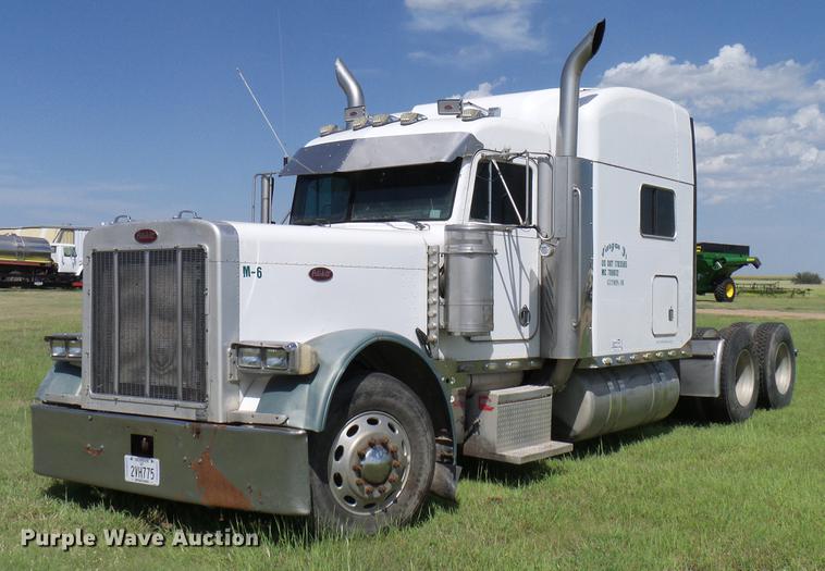 image for item DD5928 2002 Peterbilt 379 semi truck