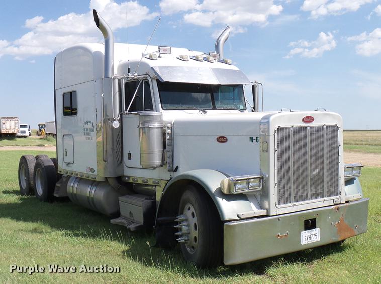 image for item DD5928 2002 Peterbilt 379 semi truck