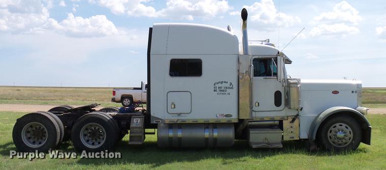 image for item DD5928 2002 Peterbilt 379 semi truck
