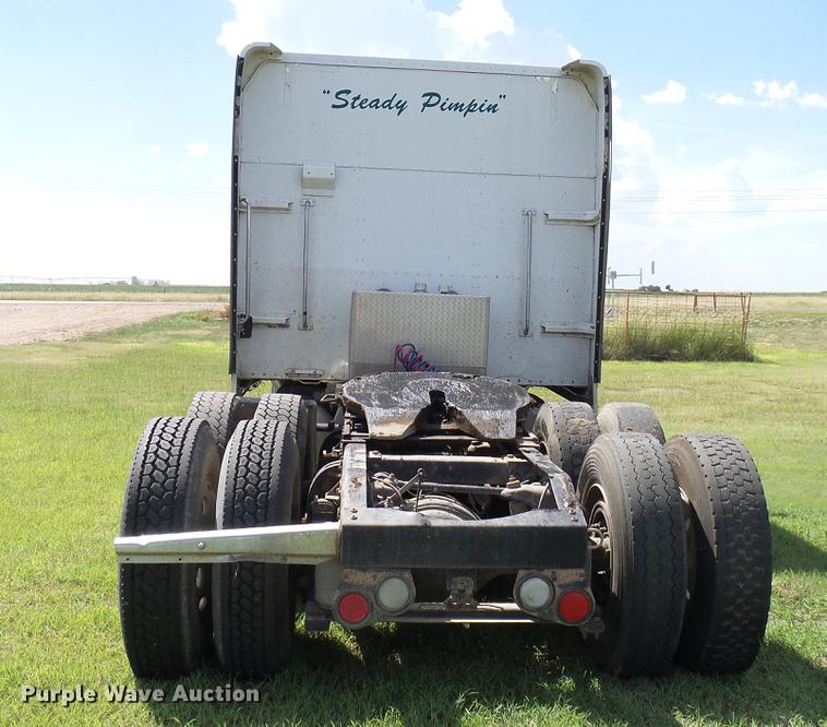 image for item DD5928 2002 Peterbilt 379 semi truck