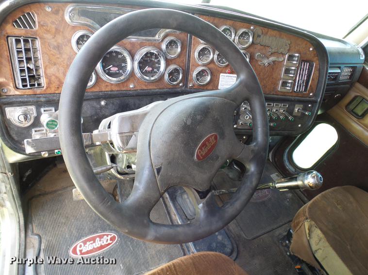 image for item DD5928 2002 Peterbilt 379 semi truck