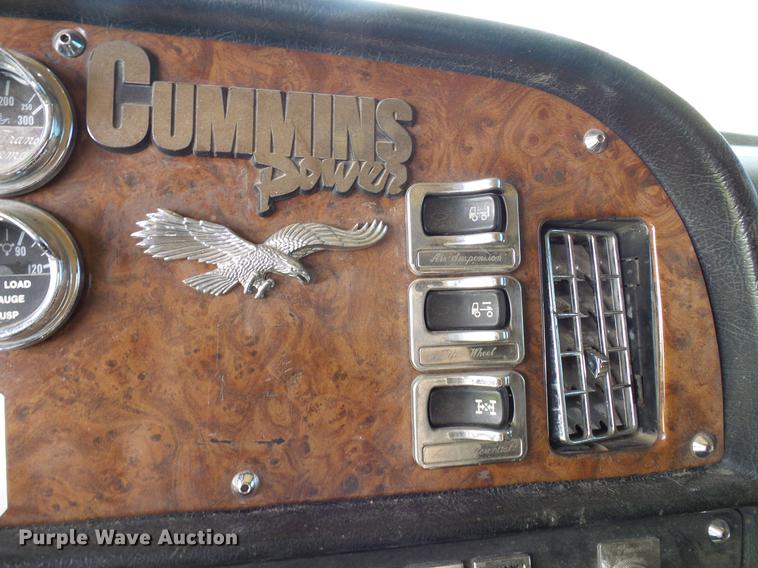 image for item DD5928 2002 Peterbilt 379 semi truck