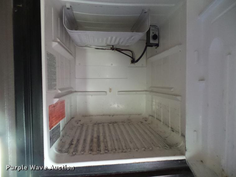 image for item DD5928 2002 Peterbilt 379 semi truck