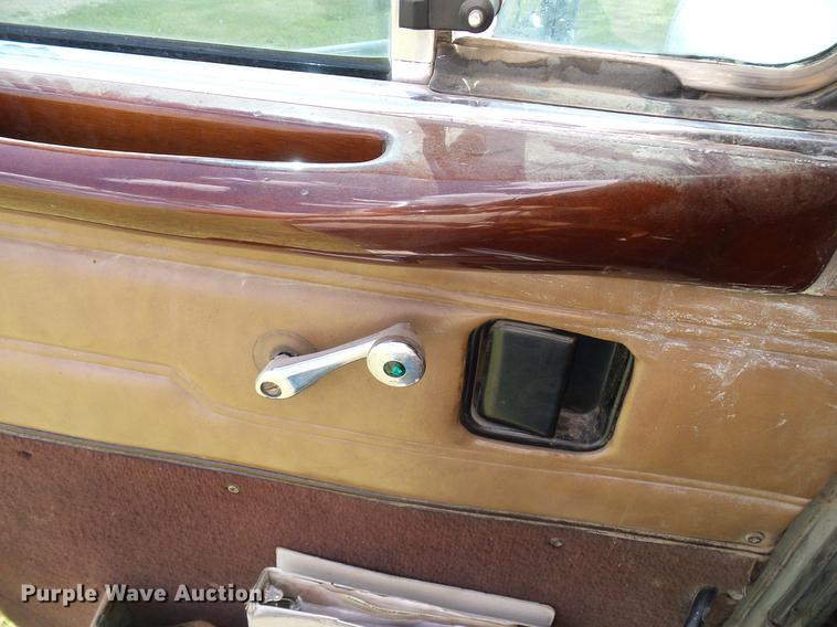 image for item DD5928 2002 Peterbilt 379 semi truck