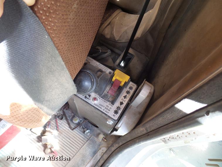 image for item DD5928 2002 Peterbilt 379 semi truck