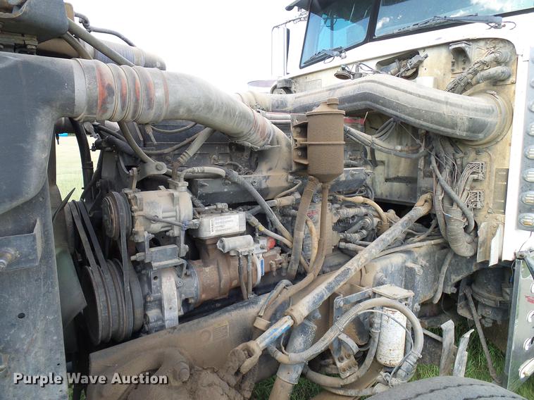 image for item DD5928 2002 Peterbilt 379 semi truck