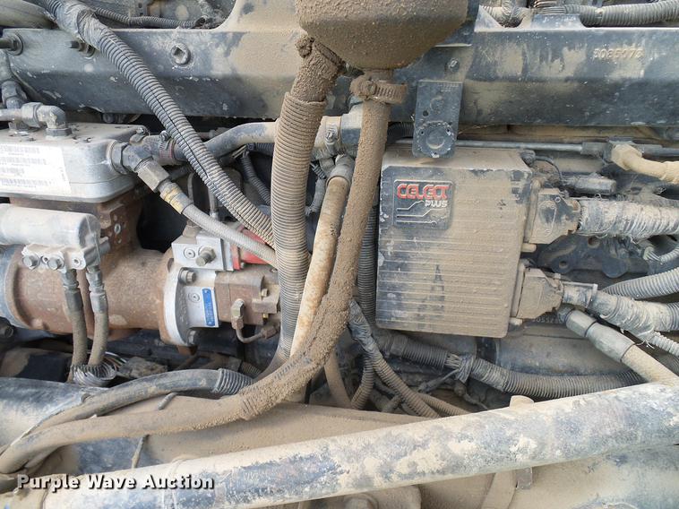 image for item DD5928 2002 Peterbilt 379 semi truck