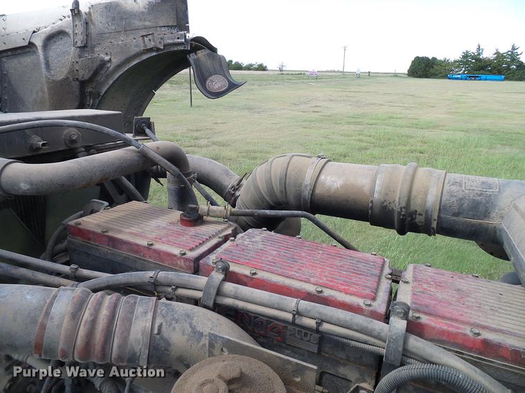 image for item DD5928 2002 Peterbilt 379 semi truck