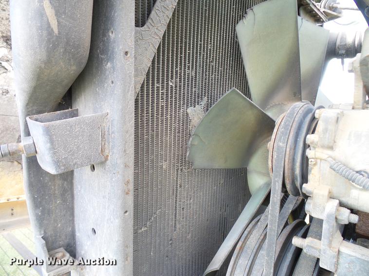 image for item DD5928 2002 Peterbilt 379 semi truck