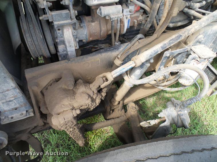 image for item DD5928 2002 Peterbilt 379 semi truck