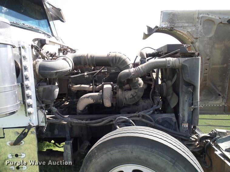 image for item DD5928 2002 Peterbilt 379 semi truck