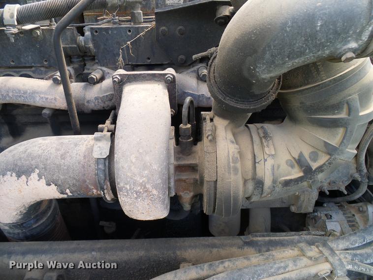 image for item DD5928 2002 Peterbilt 379 semi truck