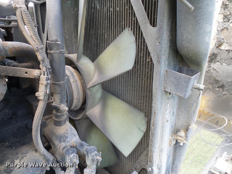 image for item DD5928 2002 Peterbilt 379 semi truck