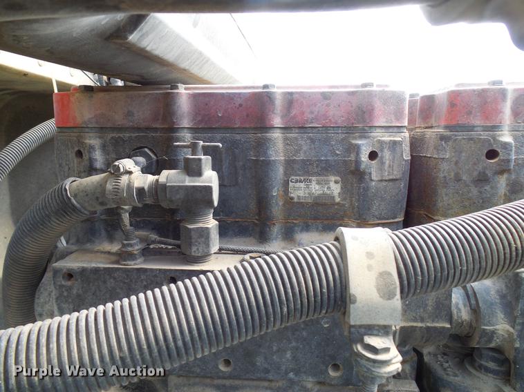 image for item DD5928 2002 Peterbilt 379 semi truck