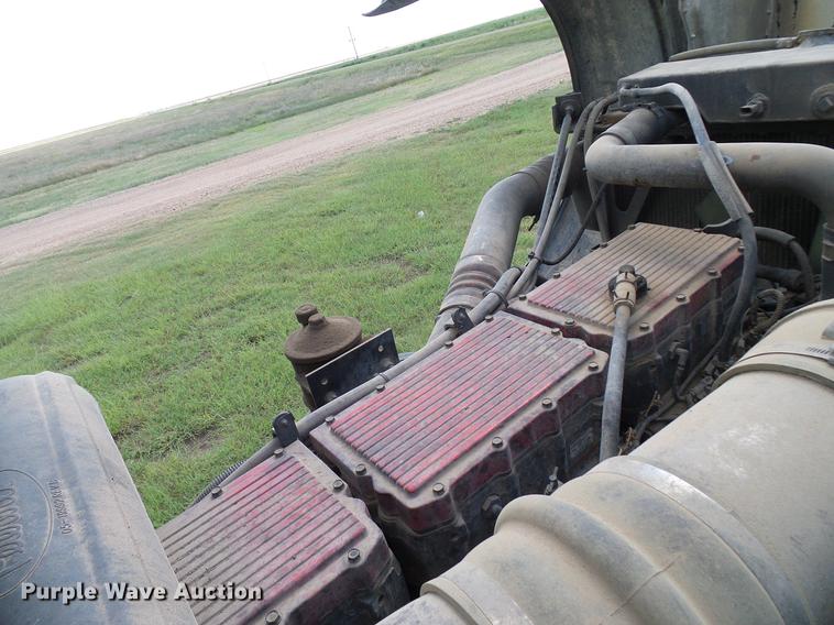 image for item DD5928 2002 Peterbilt 379 semi truck