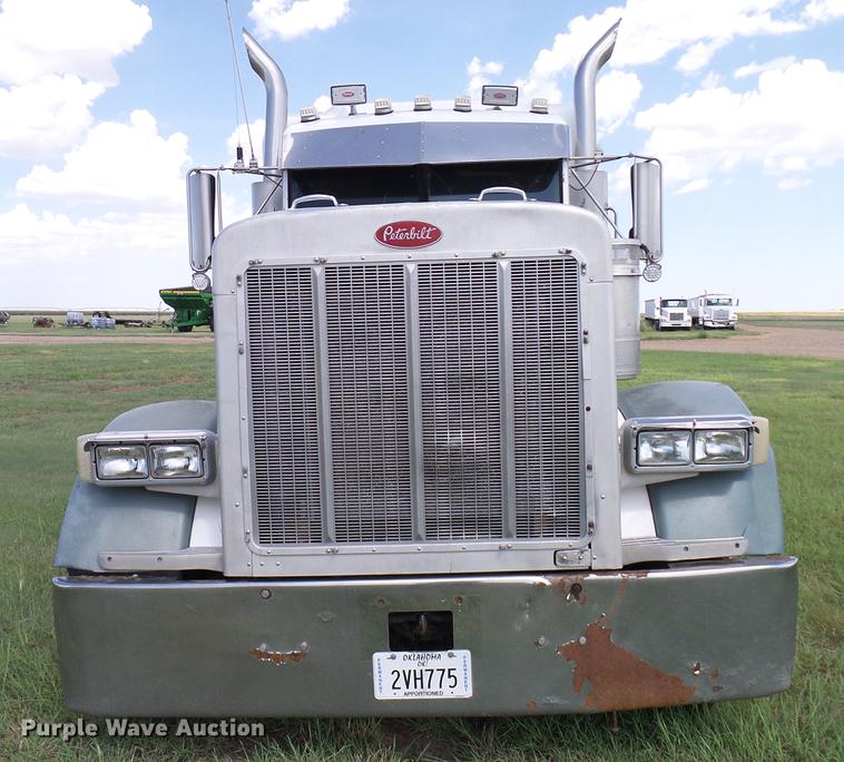 image for item DD5928 2002 Peterbilt 379 semi truck